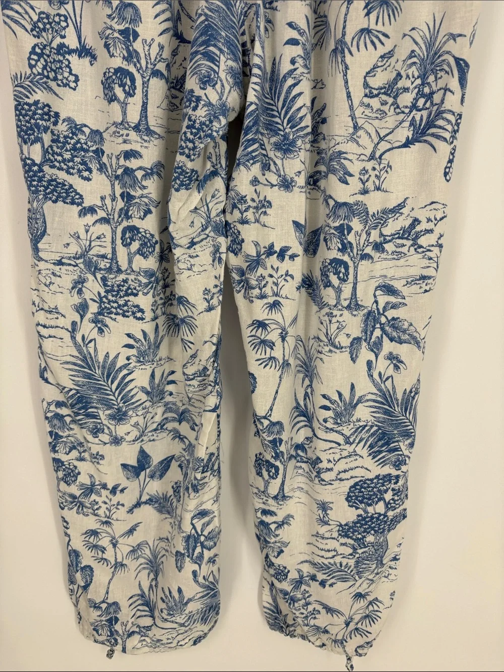 🪵 Nicole Miller linen rayon Blue and White Tropical Print Joggers - Picture 8 of 9